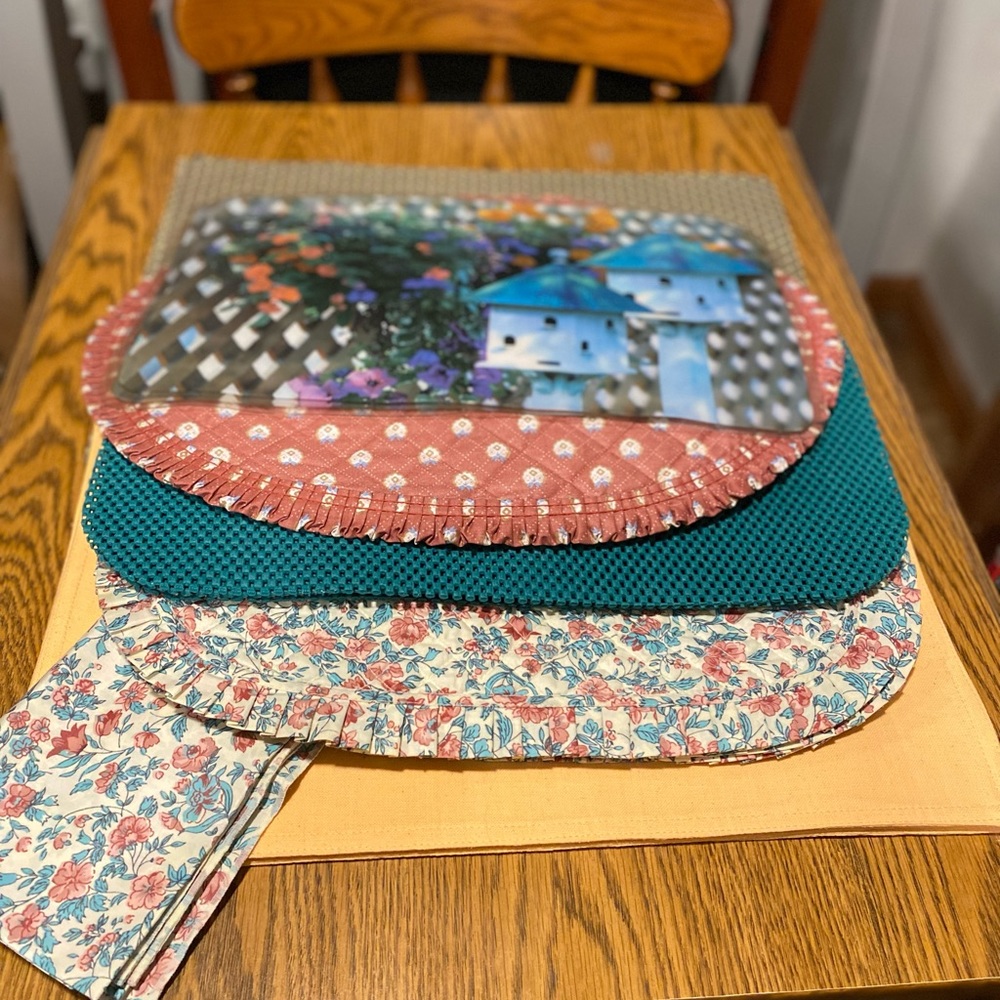Placemats & more.Excellent Condition.